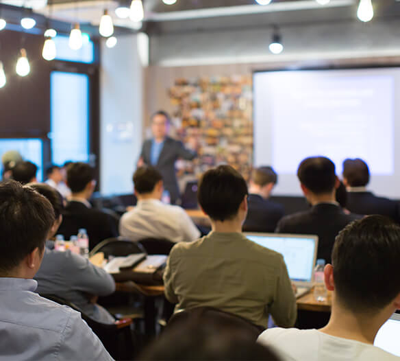 Participa en seminarios exclusivos sobre tecnologías en seguridad y salud ocupacional.