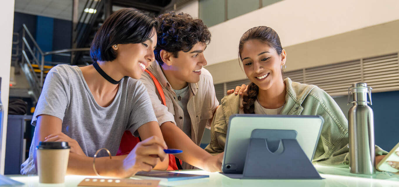 En Cibertec puedes estudiar las carreras técnicas mejor pagadas del mercado laboral y alcanzar todos tus éxitos.