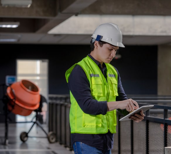 Contamos con el Team Cibertec Racing, como espacio para diseñar y construir vehículos de competencia basados en reglamentos internacionales - fórmula SAE.