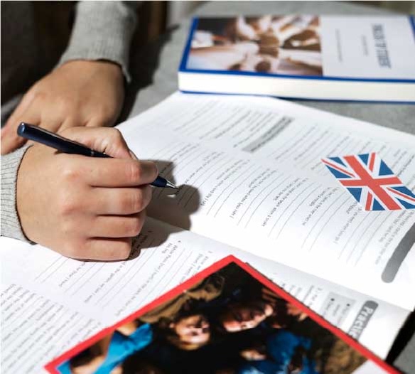 Estudia a tu ritmo con clases 100% virtuales, sin dejar de trabajar, con horarios flexibles.